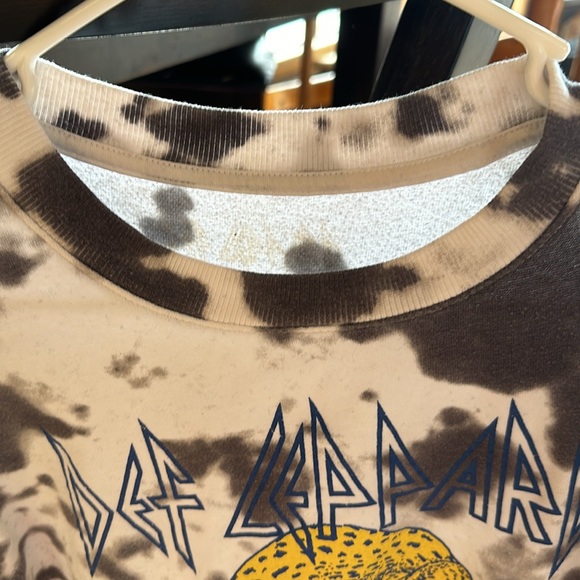 Def Leppard Sweatshirt USED . Worn but looks comphy - Picture 6 of 7